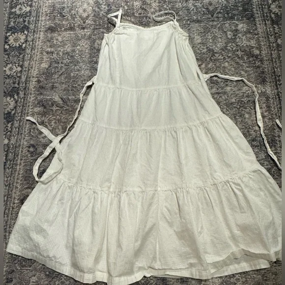 White Sundress with detailed embroidery on bodice, size 6/8 - Picture 3 of 10